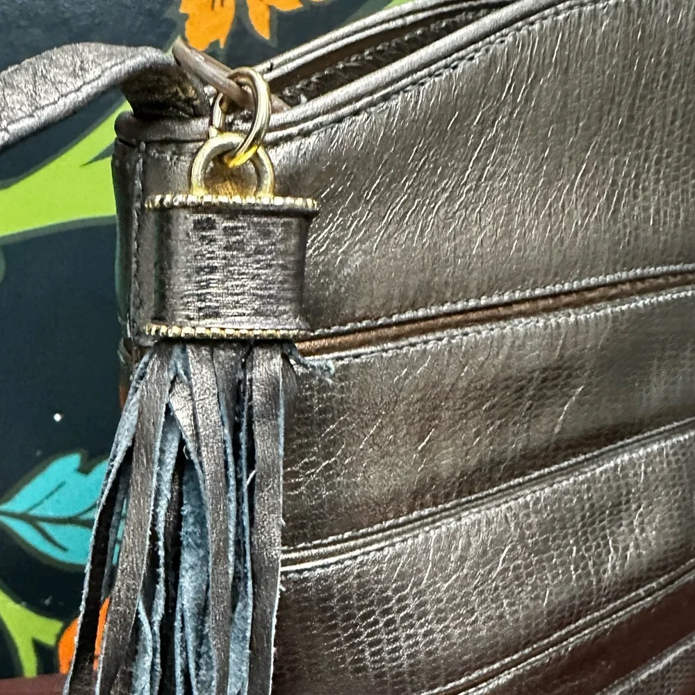 Vintage Sharif Silver Metallic Leather Shoulder / crossbody Bag – Made in USA